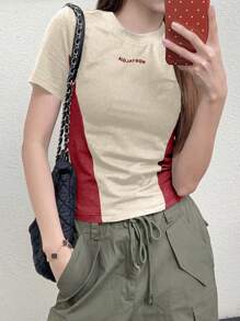 DAZY Camiseta casual de verano para mujer con cuello redondo, estampado de letras y diseño de bloques de color, top estilo universitario - Albaricoque - Ver 4