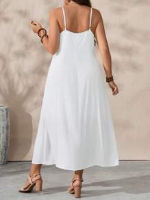 SHEIN Clasi 大码女式优雅纯色细肩带串珠装饰连衣裙 - 米色 - 查看 2