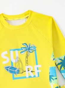 Conjunto de traje de baño de vacaciones para niño con top de manga larga con estampado de palmeras y shorts