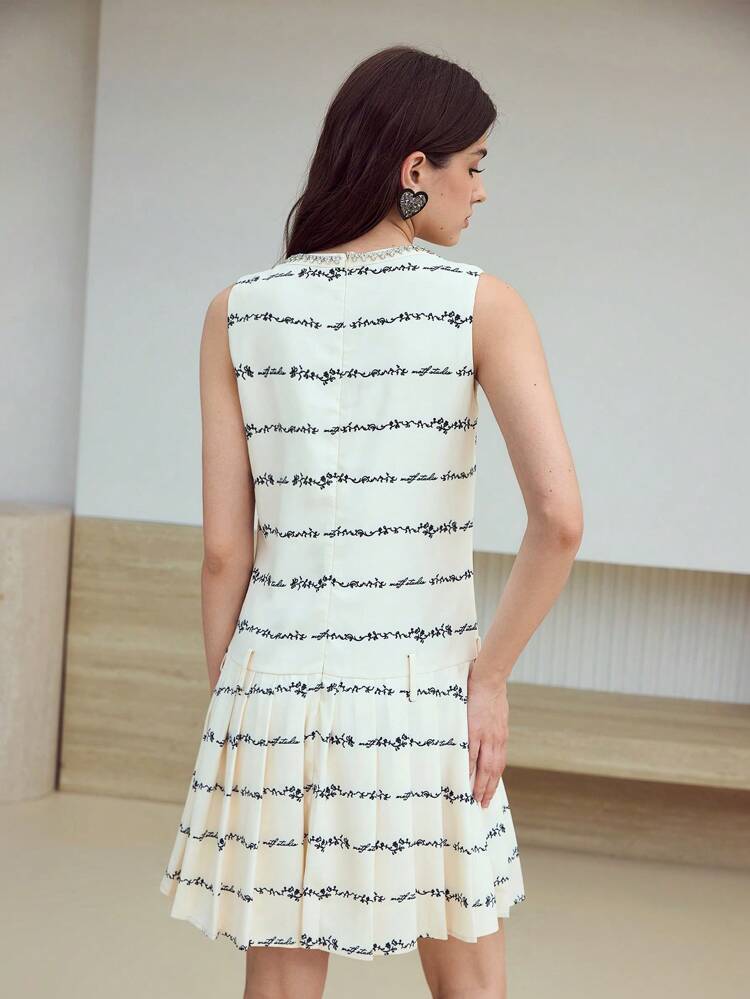 MOTF STUDIO LETTER GRAPHIC FOLD PLEATED DRESS
