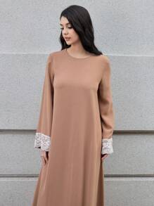 SHEIN Najma Vestido casual de corte holgado con cuello redondo, con elegante diseño con delicado encaje en el bajo y los puños, para mujeres árabes - Rosa - Ver 4