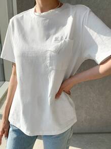 DAZY Letter Patched Pocket Front Tee
