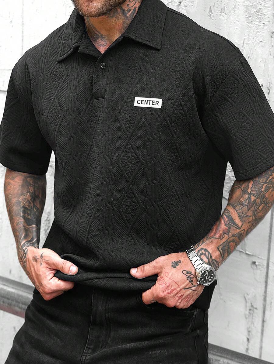 Manfinity CasualCool Men's Casual Vacation Style, An INS-Inspired Geometric Diamond-Textured Jacquard Knit Short-Sleeve Black Polo Shirt With A Buttoned Placket And A Front Chest Patch Design. Perfect For Music Festivals And Hawaiian Beach Getaways, As Well As Everyday Wear. A Great Gift For A Boyfriend Or Husband, Exuding French Elegance And Romance. Men's Knitted Textured Letter Print Short Sleeve Polo Shirt - Black - View 1