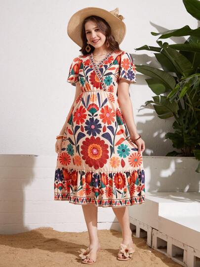 V 领花卉印花荷叶边短袖上衣，搭配喇叭下摆裙，夏季连衣裙，少女度假太阳裙