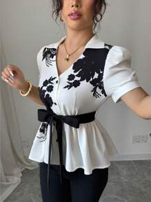 Elenzga Blusa estiva da donna con scollo a V, vita arricciata, maniche a sbuffo, con stampa in bianco e nero