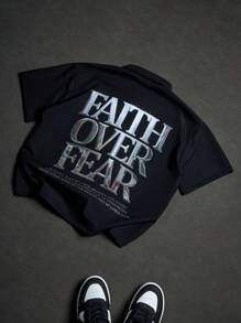 Manfinity EMRG Manfinity Streetrush Men's Street-Style Sports Shirt Featuring An INS-Inspired High-Street Metallic "FAITH OVER FEAR" Slogan Printed On The Back. It Has A Loose Fit With A Zipper Closure On The Front, Making It A Stylish Black Short-Sleeve Option Perfect For Music Festivals And Everyday Wear - Black - View 8