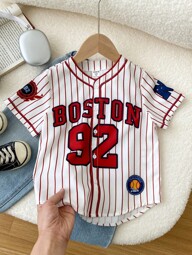 SHEIN Young Boys Casual Sports Streetwear Letter Color Block Stripe English Print Open Front Short Sleeve Shirt, Suitable For Commuting, School, Everyday Casual, Travel, Sports, Holiday Gatherings, All Seasons