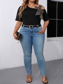 SHEIN CURVE+ 休闲通勤和度假风格加大码女士黑色 T 恤，优雅系肩短袖常规设计，舒适面料，春夏秋 - 黑色 - 查看 3