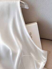 GlowEve Women's Fashionable Elegant V-Neck Sleeveless Cinched Waist Bowknot Decor Simple Solid Color Elegant Tank Top, Spring/Summer