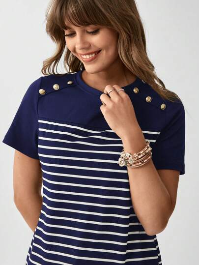SHEIN LUNE Camiseta de verano casual con detalles de botones decorativos, estampado de rayas y bloqueo de color en azul marino