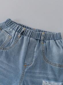 Conjunto de 2 piezas para niños pequeños con top de manga corta informal y cómodo, y shorts de mezclilla rotos