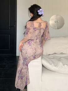 DAZY Vestido de gasa con estampado floral en todo el diseño, cuello cuadrado, volantes en el bajo y longitud hasta la pantorrilla para vacaciones de mujer - Morado - Ver 2