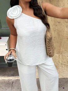 SHEIN Clasi 2件組大尺碼女款純色無袖上衣搭配3D花卉裝飾與長褲 - 白色 - 查看 3