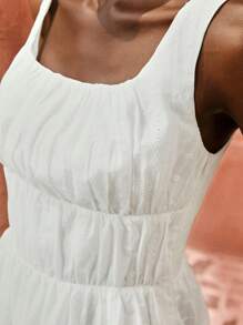 Maija 白色条纹刺绣面料 A 字型收腰长裙，时尚设计风格海滩度假装，迷人廓形 - 白色 - 查看 3