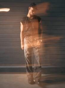 AXEPEAK V-Neck Hollow Design Men's Knitted Sleeveless Vest, Fashionable Shiny Fabric - Black - View 6