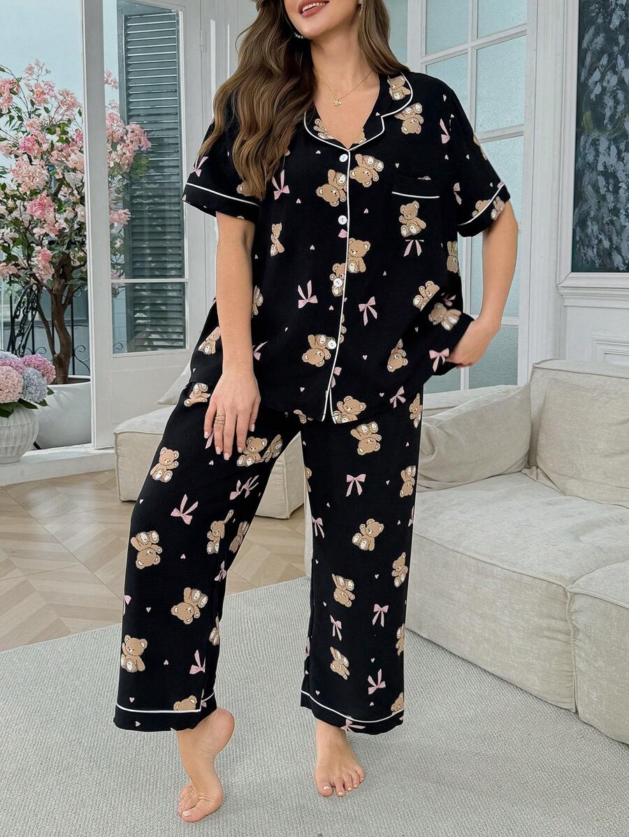 SHEIN Bộ đồ ngủ tay ngắn in hình gấu nơ cổ rộng cỡ lớn kèm quần dài - màu đen - Xem 1