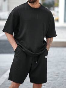 Manfinity Homme Plus Size Men Solid Color Crew Neck Short Sleeve T-Shirt & Patch Shorts Set - Black - View 6