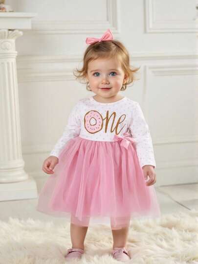 SHEIN Playful Pals Baby Mädchen Kleid mit Buchstaben- & Cartoon Grafik, Schleife vorne und zusätzlichem Stirnband