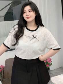 Dazy Plus 大码蝴蝶结、蕾丝、花卉撞色圆领短袖字母印花T恤可爱上衣女式夏季服装学院风上衣