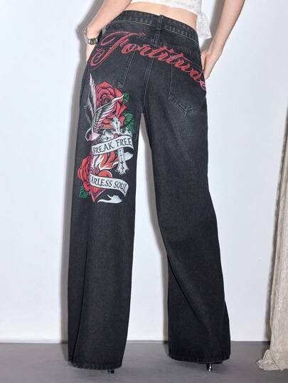 Jeans femme taille basse, coupe ample et jambes larges, avec imprimé ailes croisées, style streetwear hip-hop chic Y2K