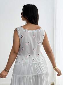 Flirla Top Regata Plus Size com Bordado Floral Miúdo, Acabamento com Laço na Frente e Renda Contrastante, Adequada para Férias na Primavera/Verão - Branco - Visão 2