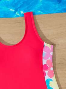 SHEIN Girls' Palm Tree Print Patchwork Solid Color One-Piece Swimsuit With Palm Tree Print Shorts, Suitable For Summer, Surfing, Beach, Vacation, Pool Young Girl Summer Outfits Young Girls Sets Bathing Suits For Teens Sets Swimming Suits For Teens Girls Swimming Suits For Girl - Red - View 3