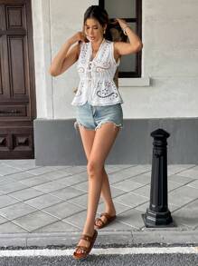 SHEIN Frenchy Blusa sin mangas blanca con diseño bordado y calado con lazo delantero, prenda de vestir de verano para vacaciones, blusa blanca casual para mujer - Blanco - Ver 9