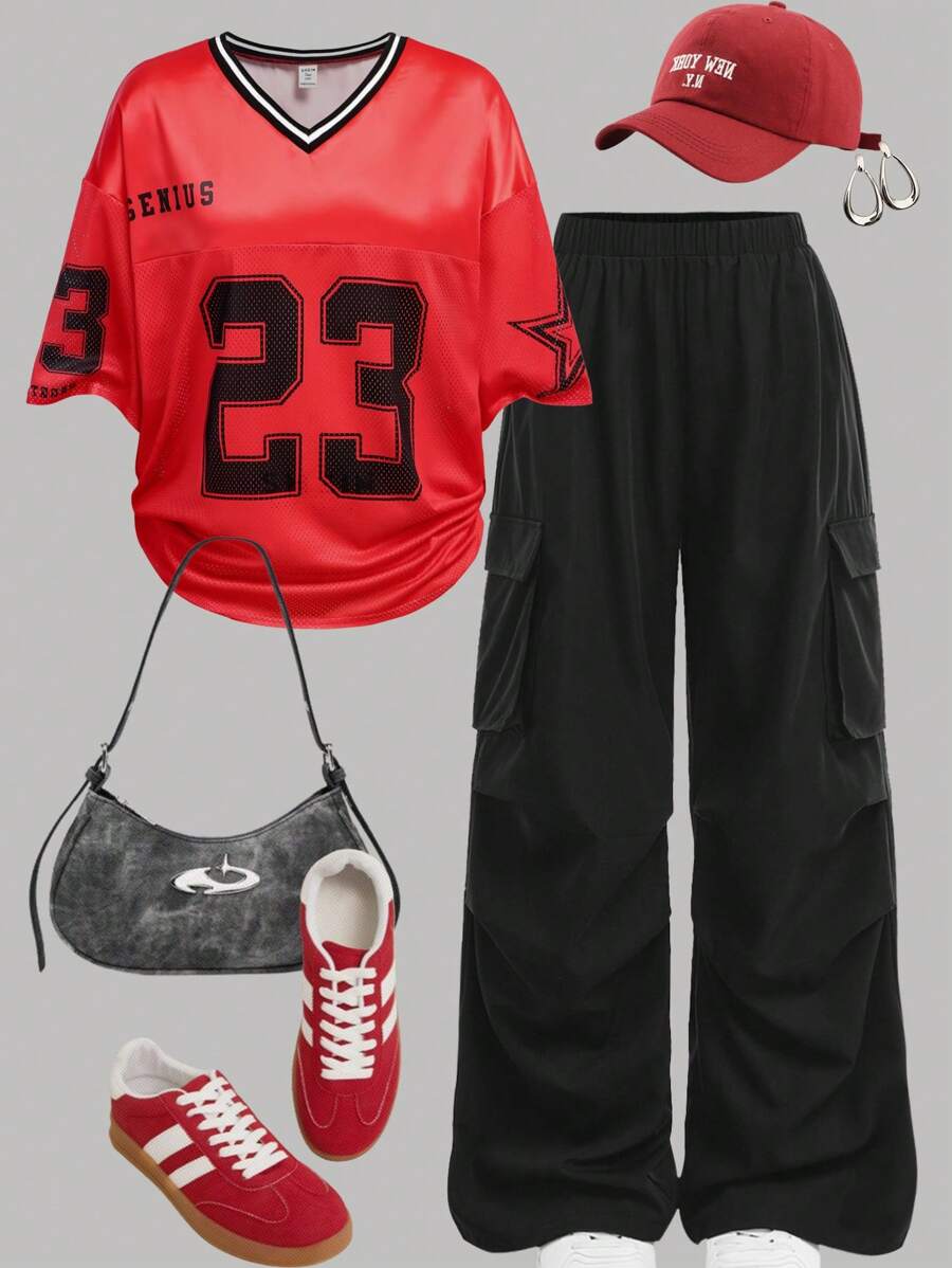 SHEIN Girlism 少女红色数字和字母印花拼接篮球球衣 T 恤上衣和黑色工装口袋裤两件套休闲街头服饰 - 紅色 - 查看 1