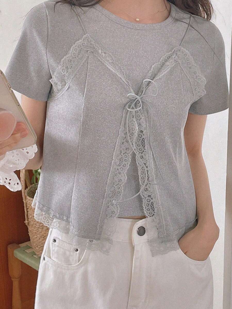 DAZY 女式圆领蕾丝拼布短袖T恤学院风上衣 - 灰色 - 查看 1