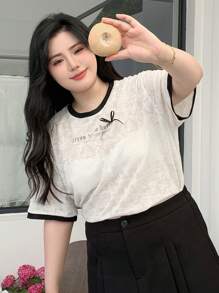 Dazy Plus 大码蝴蝶结、蕾丝、花卉撞色圆领短袖字母印花T恤可爱上衣女式夏季服装学院风上衣
