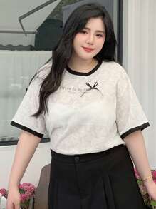 Dazy Plus 大码蝴蝶结、蕾丝、花卉撞色圆领短袖字母印花T恤可爱上衣女式夏季服装学院风上衣