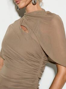 KIZN 不对称网眼紧身迷你连衣裙，褶皱侧边细节，冬季派对俱乐部夜间外出，个性袖子，节日庆典，新年夜 - 卡其色 - 查看 4