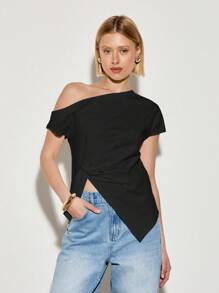 AiiRZ Off-The-Shoulder Asymmetrical T-Shirt With Twist Detail - Black - View 7