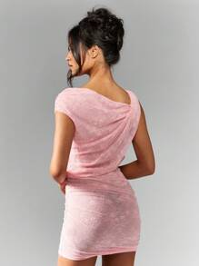 MISSGUIDED 弹力蕾丝迷你连衣裙，褶皱修身设计，适合派对、晚宴、特殊场合，短袖修身优雅，适合夜间外出和夜店穿着。 - 粉色 - 查看 2