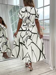 Flirla Vestido acampanado de talla grande para mujer con escote en V, manga corta, cintura ceñida y plisado - Blanco y Negro - Ver 2
