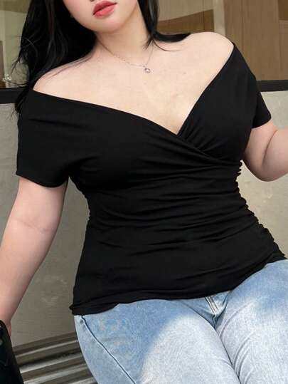 Dazy Plus Camiseta negra de verano de manga corta con hombros descubiertos, ajustada y corta, para salir, talla grande