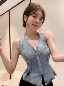 DAZY Women's Sexy Backless Zipper Rivet Embellished Shirred Halter Denim Crop Top For Vacation - Light Wash - View 3