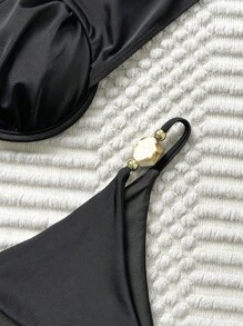 Swim Vcay Conjunto de bikini acolchado con soporte de acero de unicolor estilo vacaciones con accesorios decorativos de piedras especiales y cuentas doradas - Negro - Ver 4