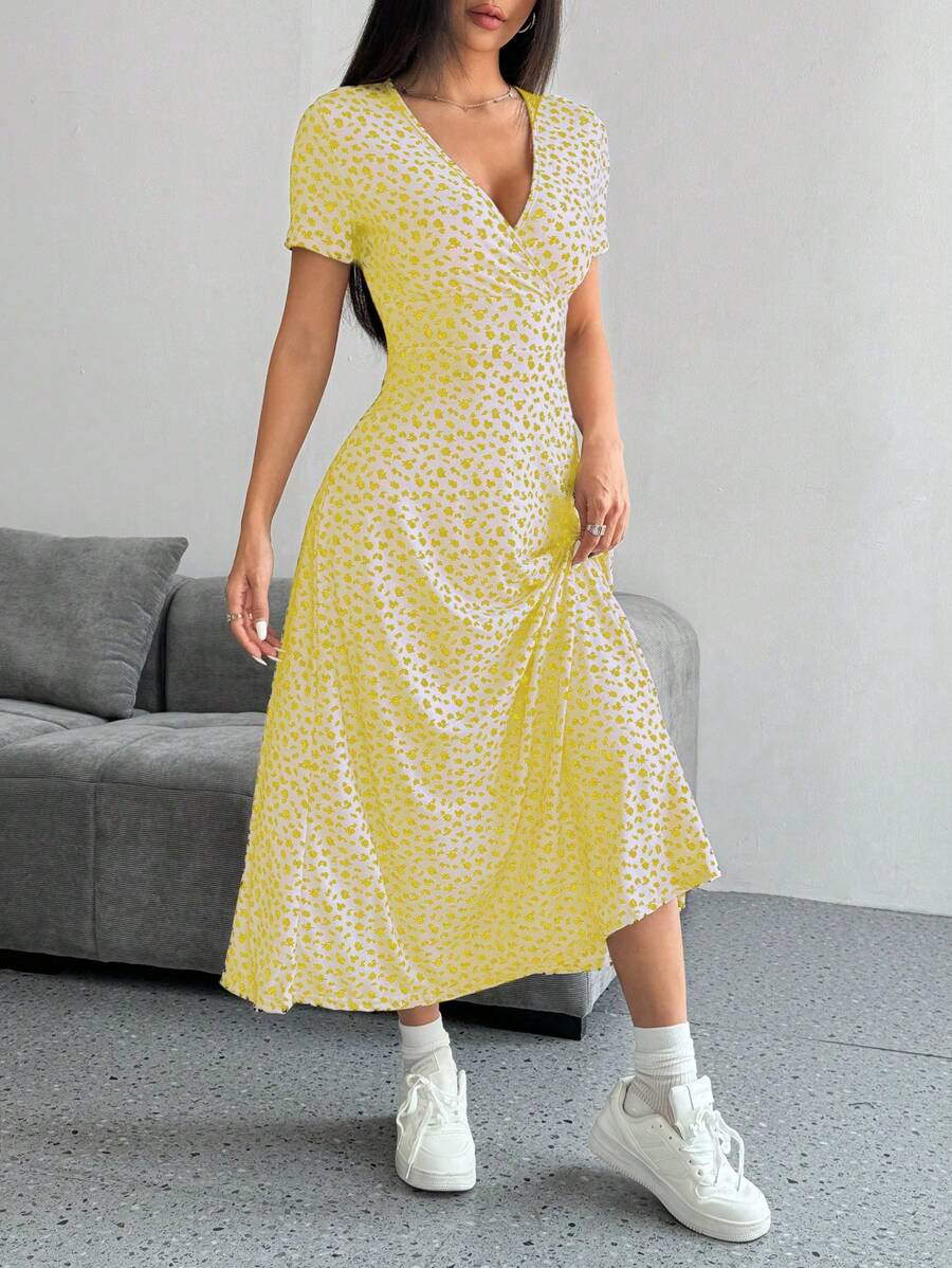 SHEIN PETITE Women's V-Neck Ditsy Floral Summer Short Sleeve Dress (Random Cutting) Maxi Women Outfit - Multicolor - View 1