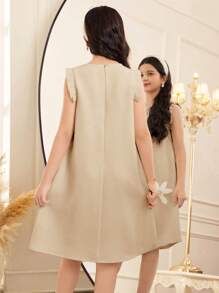 女童可爱休闲褶皱袖喇叭下摆 A 字形连衣裙，带 3D 花卉贴花 - 芥末黃 - 查看 2