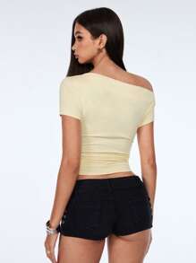 TRNVIE 女士纯色不对称领短袖褶皱短款休闲 T 恤 - 黃色 - 查看 2