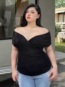 Dazy Plus Camiseta negra de verano de manga corta con hombros descubiertos, ajustada y corta, para salir, talla grande