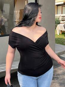 Dazy Plus Camiseta negra de verano de manga corta con hombros descubiertos, ajustada y corta, para salir, talla grande