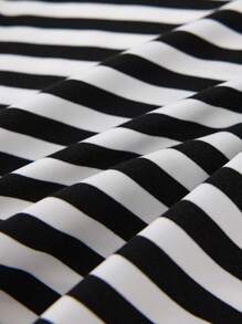 SHEIN 年轻男孩休闲可爱风格心形刺绣圆领针织T恤，适合春季、夏季、休闲装、母亲节、家庭装 - 黑與白 - 查看 3