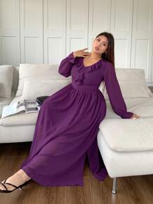 Dazy Plus Große Größen langes lila Chiffon-Kleid mit V-Ausschnitt, Patchwork, Rüschensaum und Taillenraffung, Herbstkleid mit langen Ärmeln - Violett - Übersicht 5