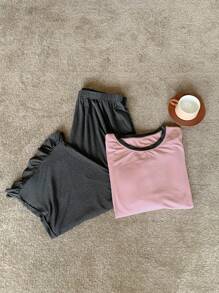 Dazy Plus Conjunto de pijama de talla grande con top suelto de unicolor y pantalones con volados en el bajo y cintura con cordón, para mujer en casa o de vacaciones