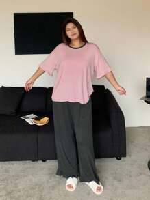 Dazy Plus Conjunto de pijama de talla grande con top suelto de unicolor y pantalones con volados en el bajo y cintura con cordón, para mujer en casa o de vacaciones