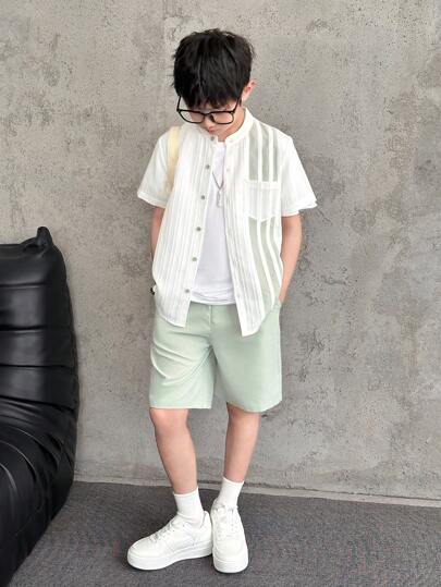 SHEIN Genkimix Kids Conjunto de 3 piezas: Camisa blanca de niño con patrón de volantes contrastante, pantalones blancos holgados con patrón contrastante, incluye bufanda