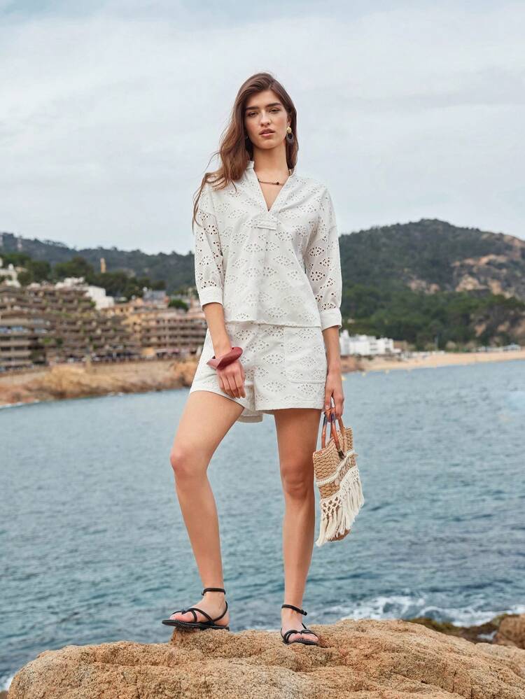 EYELET EMBROIDERY SLANT POCKET SHORTS