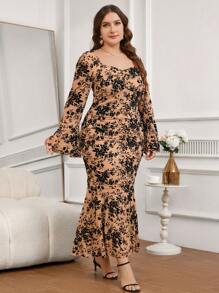 Modelyn Plus Size Lace Bell Sleeve Mermaid Hem Bodycon Dress, Elegant For Spring/Summer - Apricot - View 5